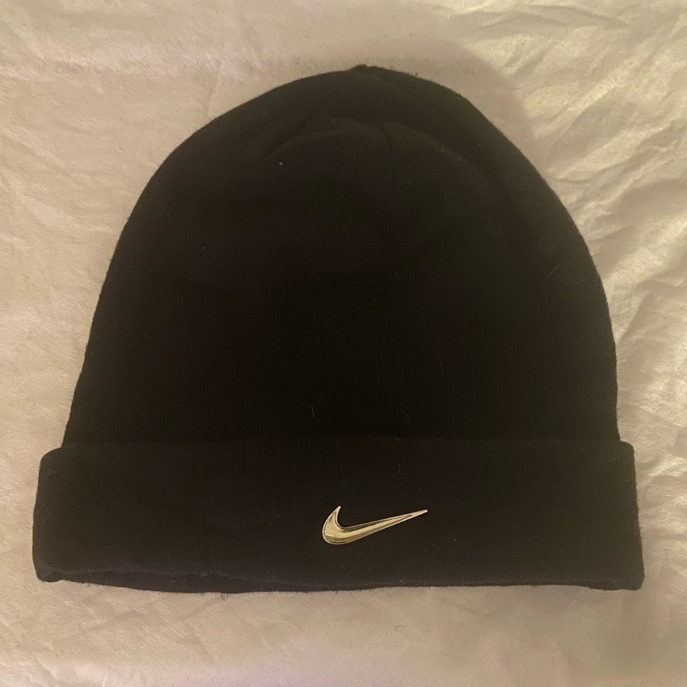 Nike Knit Swoosh Hat